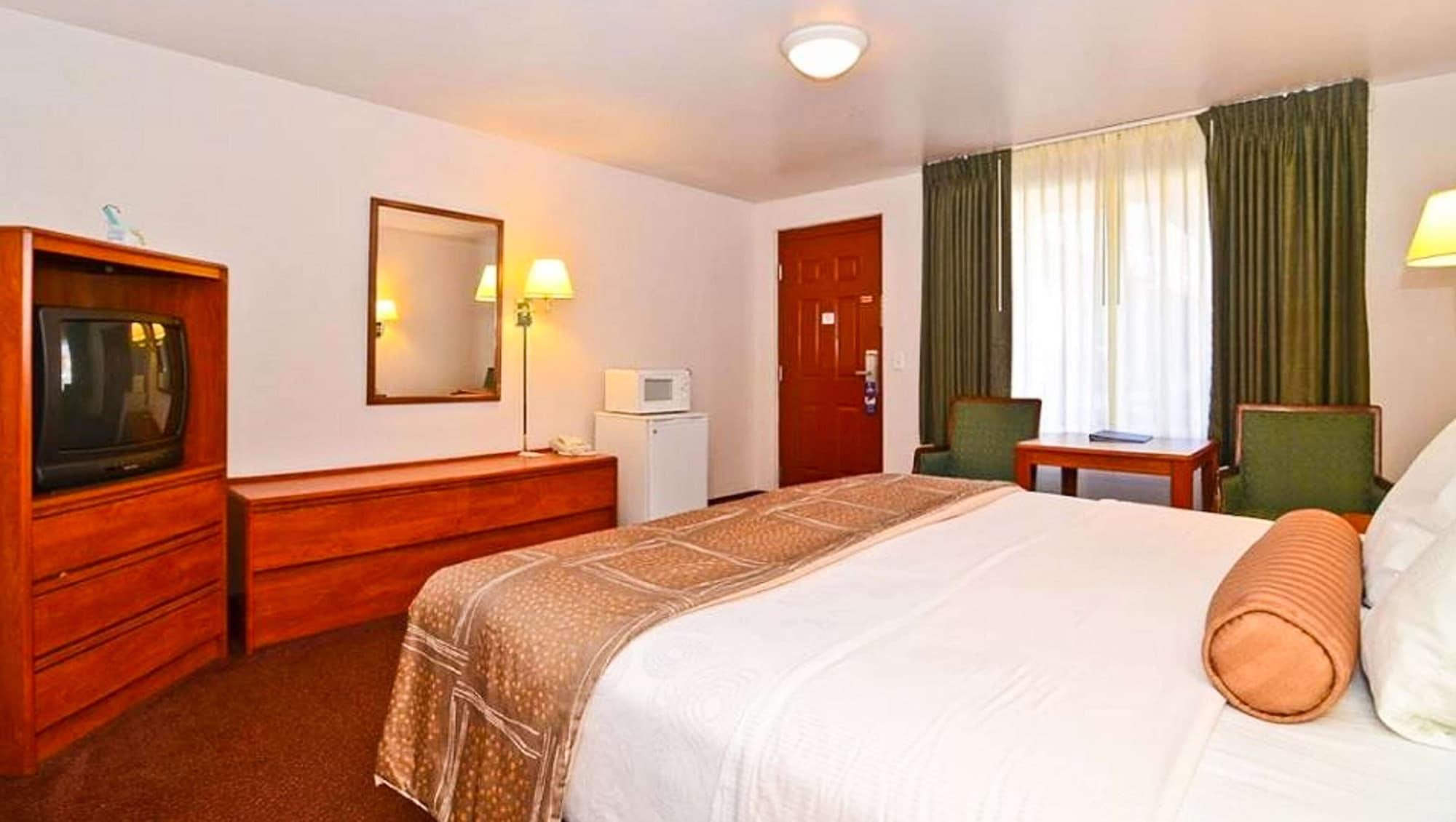 Magnuson Hotel 2*