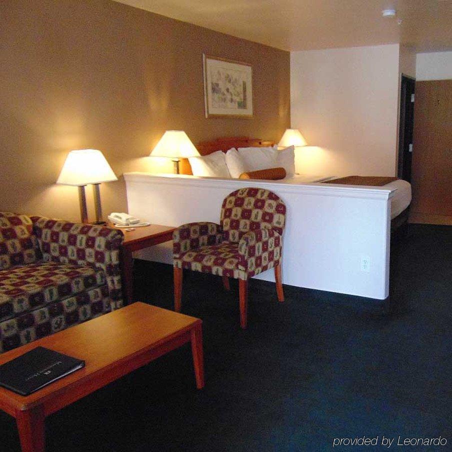 Magnuson Hotel